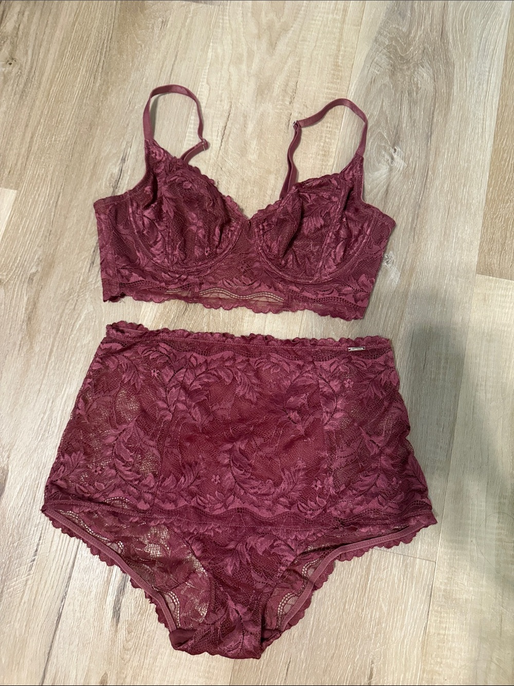 Lace Bralette and High-Waist Brief Set - Burgundy